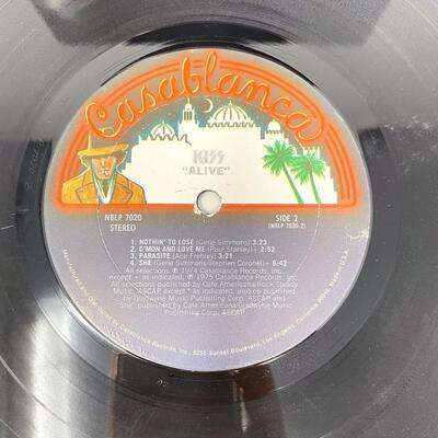 1975 KISS â€œALIVE!â€ VINYL RECORDS - 1 CRACKED