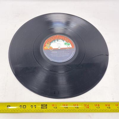 1975 KISS â€œALIVE!â€ VINYL RECORDS - 1 CRACKED