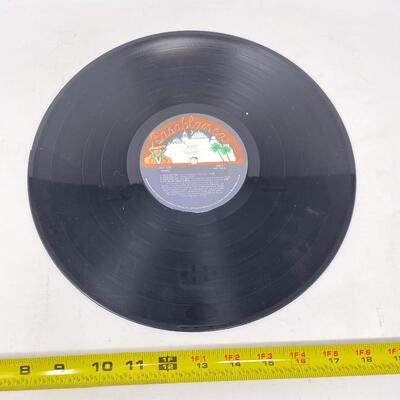 1975 KISS â€œALIVE!â€ VINYL RECORDS - 1 CRACKED