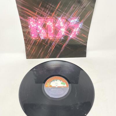 1975 KISS â€œALIVE!â€ VINYL RECORDS - 1 CRACKED