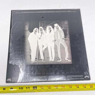 1975 KISS â€œDRESSED TO KILLâ€ VINYL RECORD