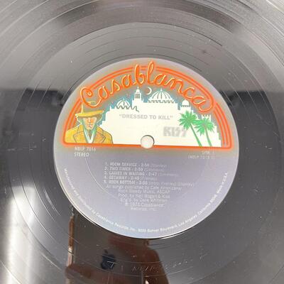 1975 KISS â€œDRESSED TO KILLâ€ VINYL RECORD