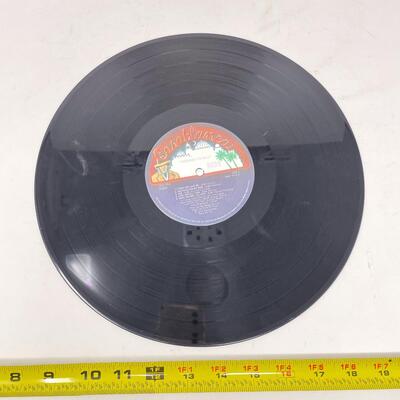 1975 KISS â€œDRESSED TO KILLâ€ VINYL RECORD