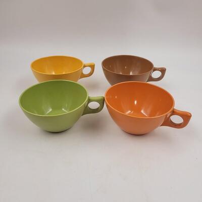 VINTAGE MELAMINE SET OF 4 COFFEE CUPS