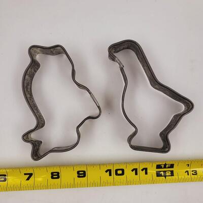 VINTAGE DAVIS BAKING POWDER COOKIE CUTTERS