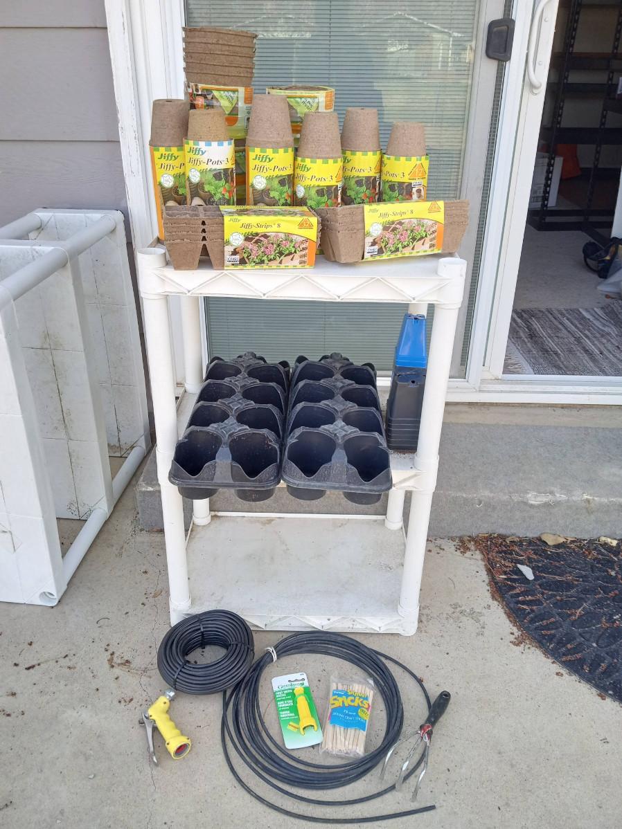 LOT 112 JIFFY PEAT POTS, DRIP LINE, STARTER POTS AND HOSE SPRINKLERS