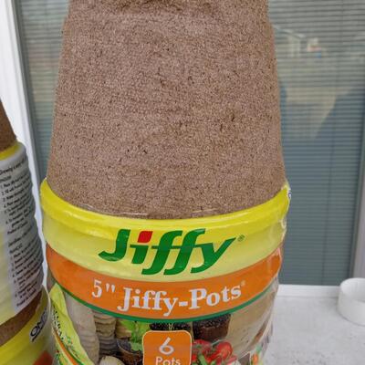 LOT 112  JIFFY PEAT POTS, DRIP LINE, STARTER POTS AND HOSE SPRINKLERS