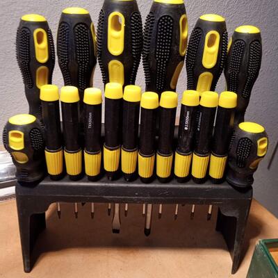 LOT 116  COMBINATION WRENCHES, SCREWDRIVER SET AND MORE
