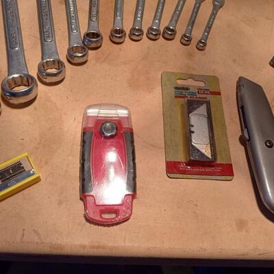 LOT 116  COMBINATION WRENCHES, SCREWDRIVER SET AND MORE