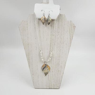BEAUTIFUL COLORS FAUX DIAMOND & SILVER TONED NECKLACE & EARRINGS SET