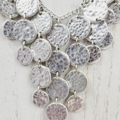 SILVER TONED METAL DANGLE NECKLACE