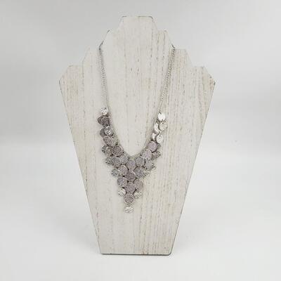 SILVER TONED METAL DANGLE NECKLACE