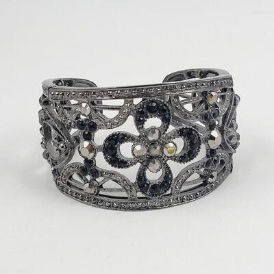 METAL CROSS & SPARKLE ELASTIC BRACELET