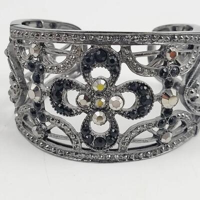 METAL CROSS & SPARKLE ELASTIC BRACELET