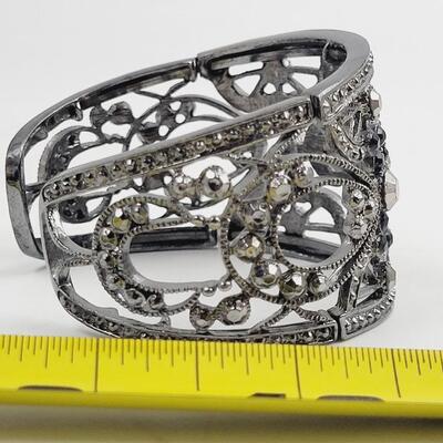METAL CROSS & SPARKLE ELASTIC BRACELET