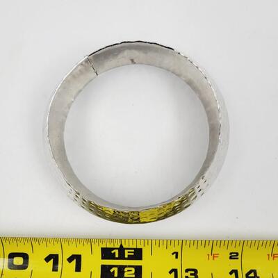 STYLISH METAL BANGLE BRACELET