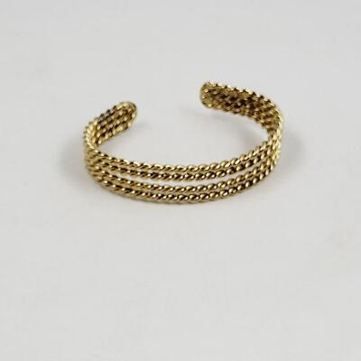 FANTASTIC TWISTED METAL GOLD TONED BRACELET
