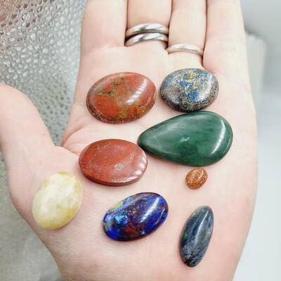 8pc BEAUTIFUL STONE CABOCHONS