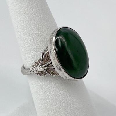 Silver ~ Size 6 ~ Ring ~ Green Cabochon Stone (EK)