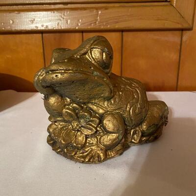 Cement frog garden statue