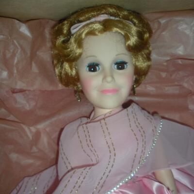 1985 Madame Alexander Herself Self Portrait 21" Vinyl Doll
