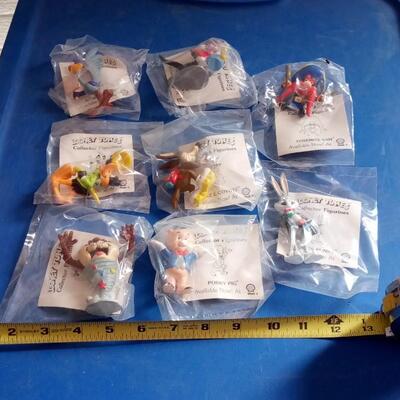 LOT 148   VINTAGE LOONEY TUNES CHARACTERS