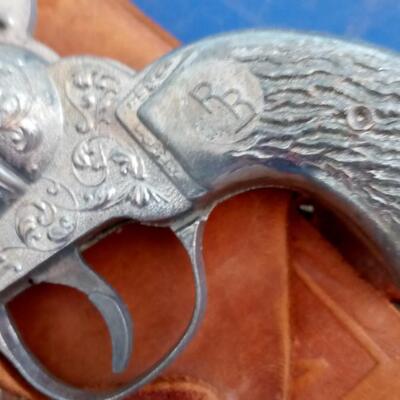 LOT 152   OLD ROY ROGER CAP GUN AND HOLSTER