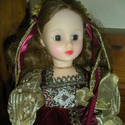 1992 Madame Alexander Rumplestiltskin and The Miller's Daughter in box with Spinning Wheel RARE!