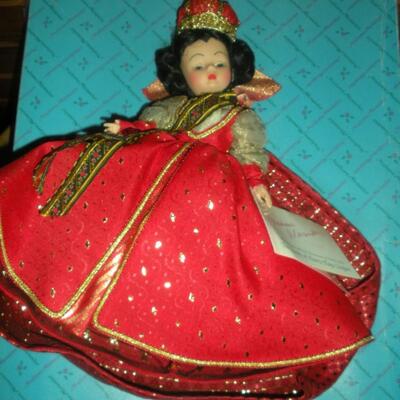 1992 WDWC Queen of Hearts Croquet Set ~ 10" doll with Pink Flamingo and hedgehog ~ Flamingo as is
