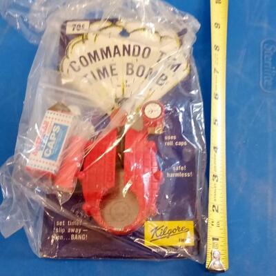 LOT 160   OLD COMMANDO TIME BOMB TOY