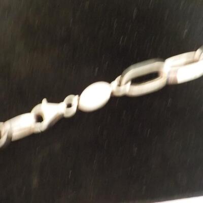 21 inch Chain link Sterling Silver Necklace/ Italy.