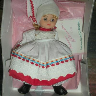 Madame Alexander 8" Russia Doll from International Collection in box #585