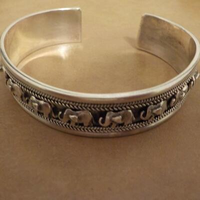 Sterling silver curb engraved elephant bangle.