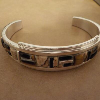 Sterling silver stone inlay curb Bangle.