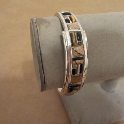Sterling silver stone inlay curb Bangle.