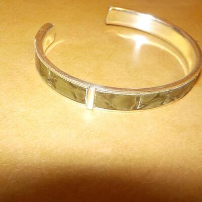 Sterling silver curb green stone inlay.