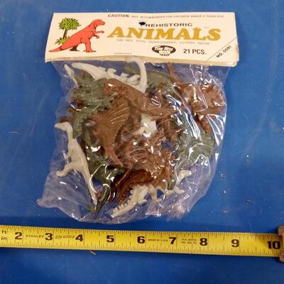 LOT 175    TIMMEE DINOSAURS