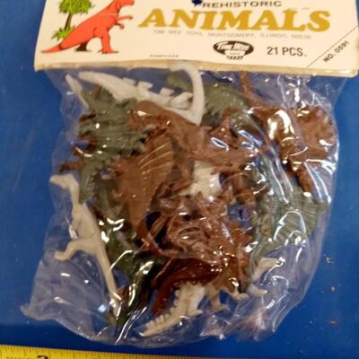 LOT 175    TIMMEE DINOSAURS