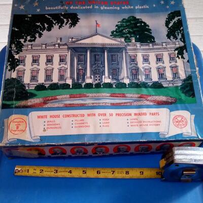 LOT 183   MARX WHITE HOUSE MODEL WITH PRESIDENTS