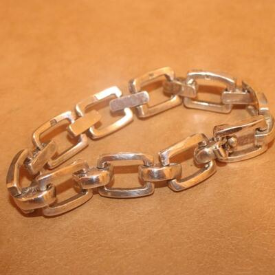 Sterling silver open chain square look bracelet.