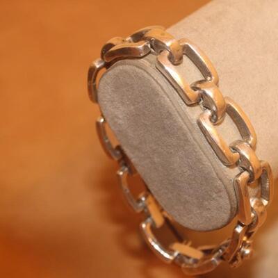 Sterling silver open chain square look bracelet.