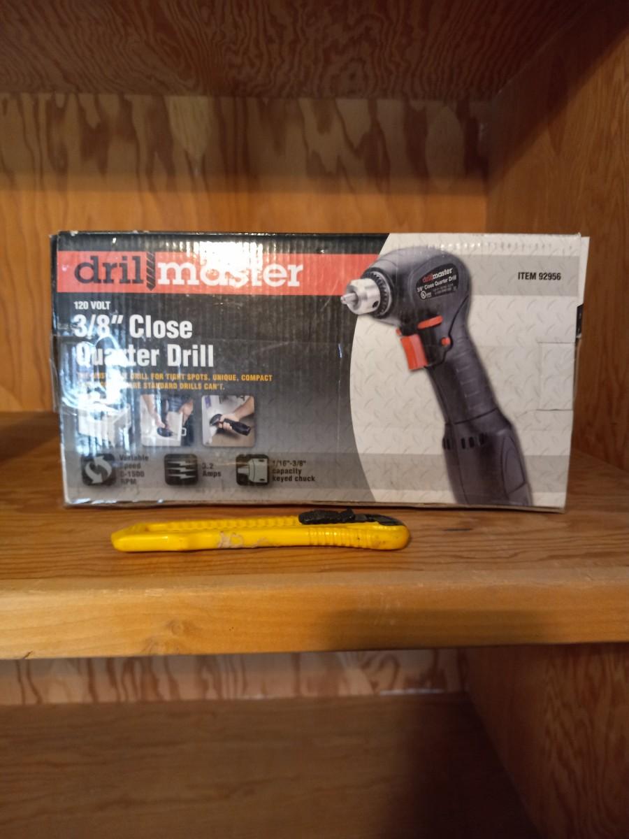 LOT 68 NEW DRILL MASTER CORDLESS SCREWDRIVER AND 3/8" CLOSE QUARTER