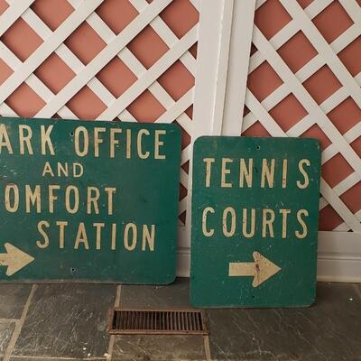 Vintage Park and Tennis Directional Signs