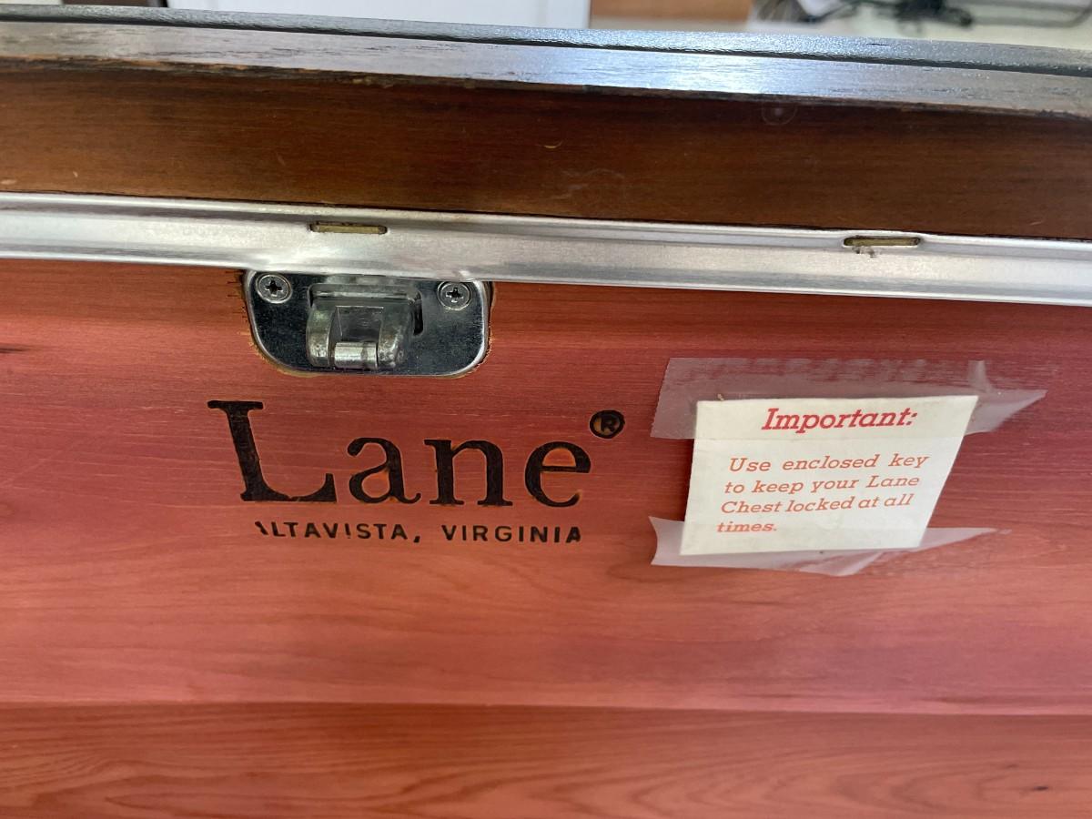 Vintage Lane Cedar Chest with Key Lock