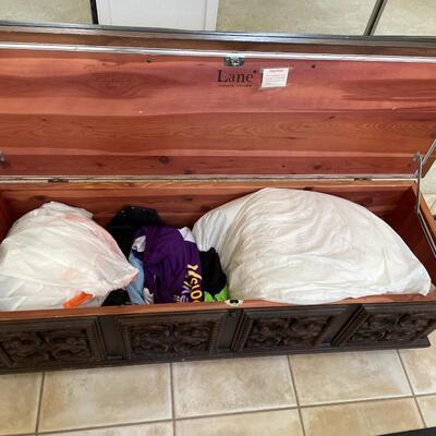 Vintage Lane Cedar Chest with Key Lock