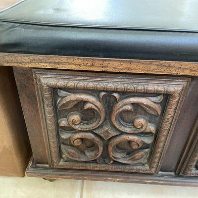 Vintage Lane Cedar Chest with Key Lock