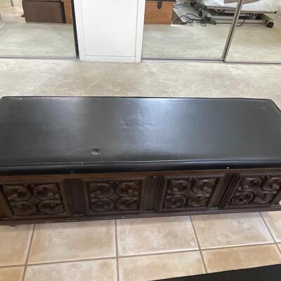Vintage Lane Cedar Chest with Key Lock