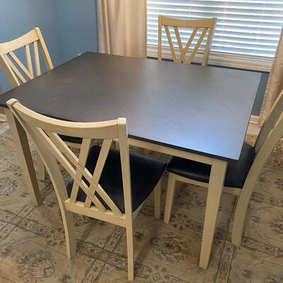 New Classic Furniture Kitchen Table w/ 4 Chairs 