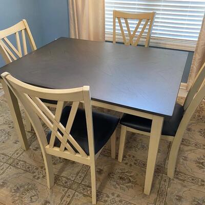 New Classic Furniture Kitchen Table w/ 4 Chairs 