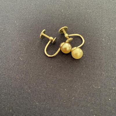 12 K Gold Clip on Pearl Earring Set 